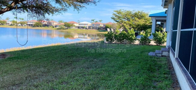 Building Photo - 17038 Tremont St