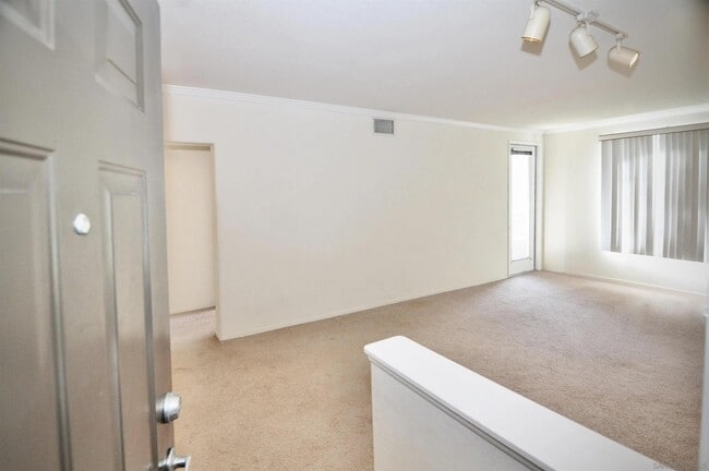 Building Photo - 10840 Scripps Ranch Blvd