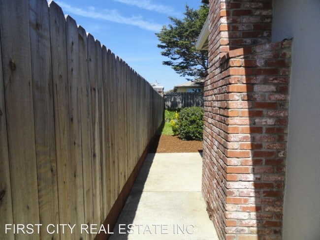 Building Photo - 3 br, 2 bath House - 129 Redondo Court