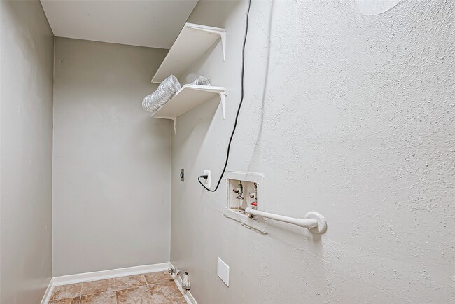 Building Photo - 5105 Beaver Hollow Dr