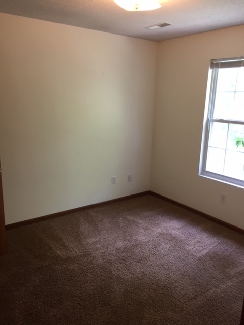 Building Photo - AVAILABLE NOW!! 3 BEDROOM DUPLEX!