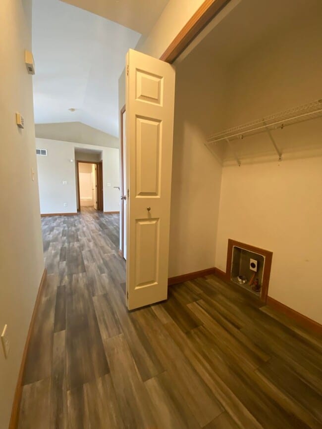 Building Photo - 3 Bedroom Home in Jimtown Schools!