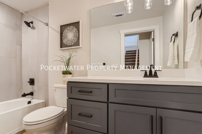 Building Photo - 1331 Baker St