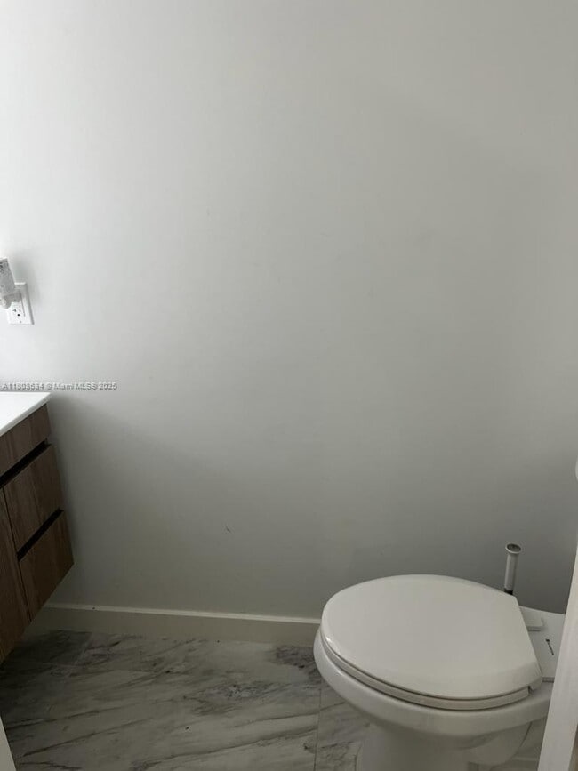 Building Photo - 9953 SW 154th Ct