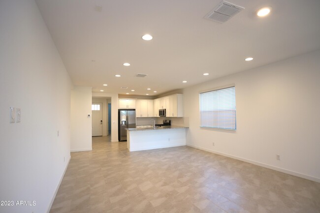 Building Photo - 9447 W Turney Ave