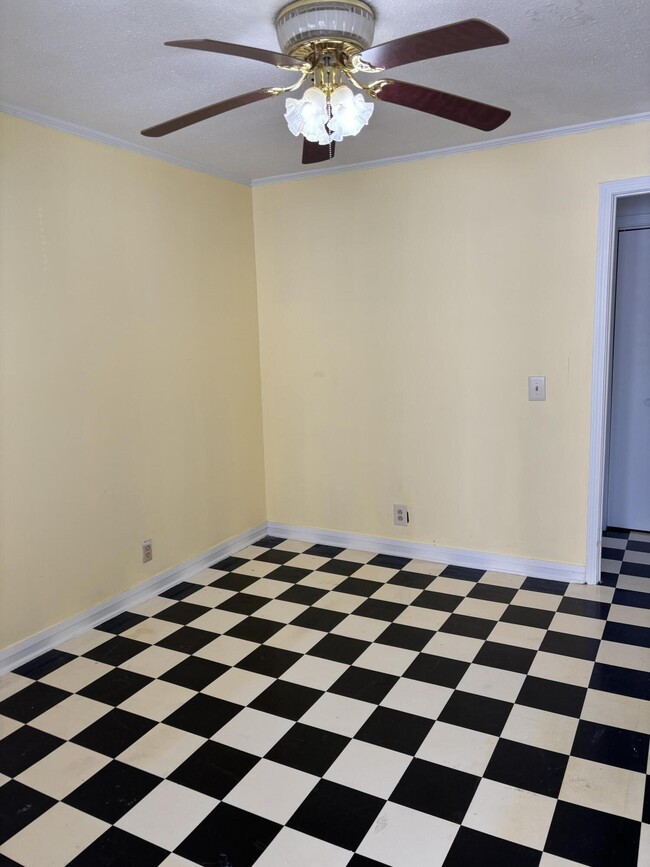 Building Photo - 107 Orange St