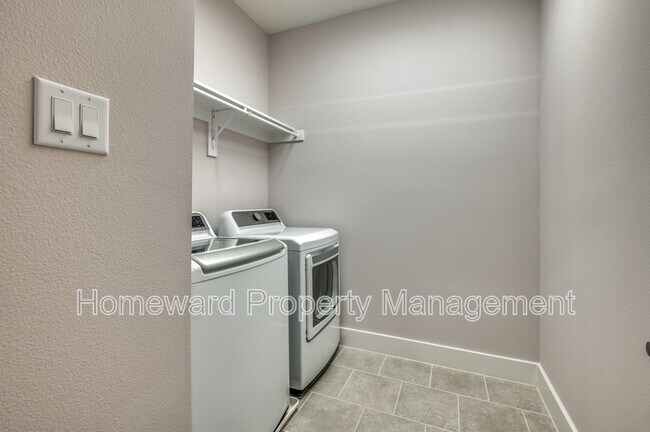 Building Photo - 2624 La Cumbre Wy