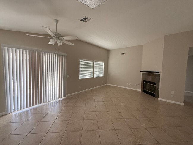 Building Photo - Remodeled Three Bedroom Two Bath in Hemet!