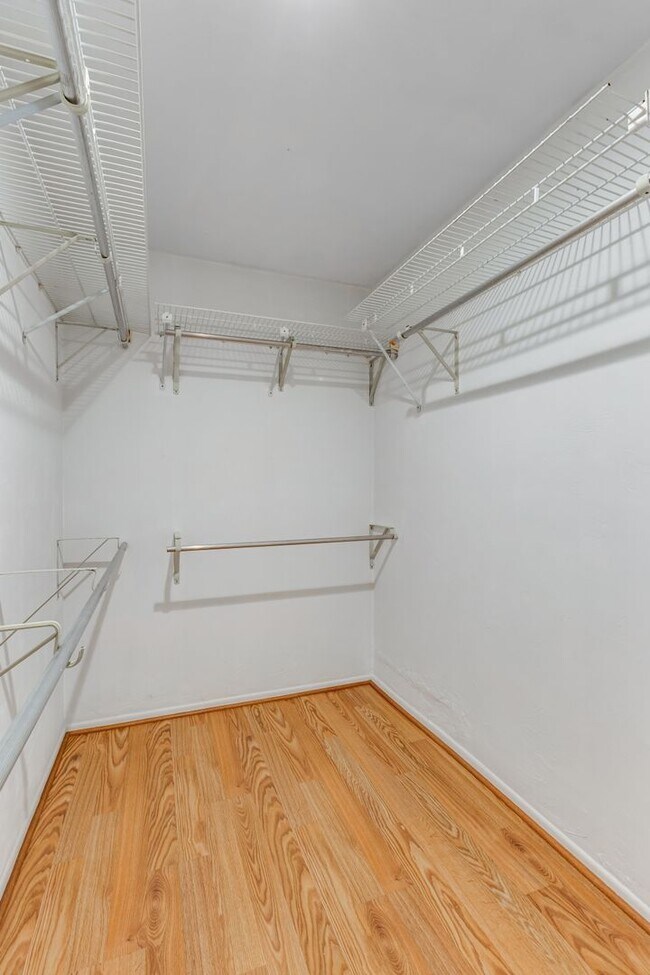 Building Photo - ** LAKEWOOD ** 3 BED / 2 BATH / GARAGE - SINGLE FAMILY HOME - GREAT LOCATION! - PET OK - ANNUAL R...