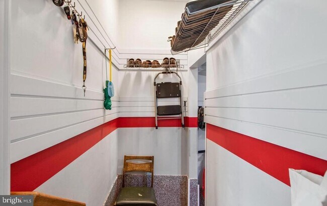 Building Photo - 913 Pleasant Dr