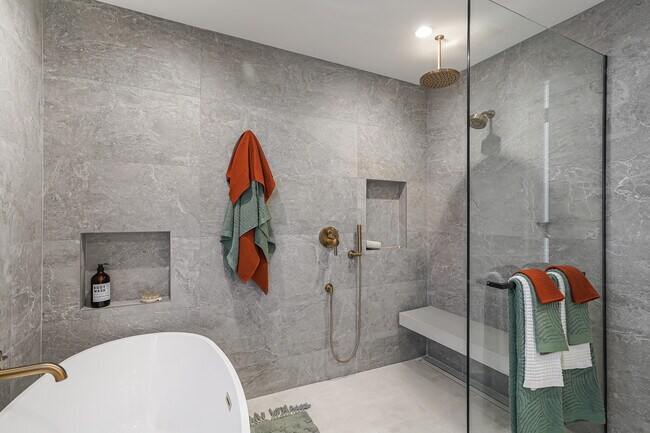 open shower bath - 225 Notteargenta Rd