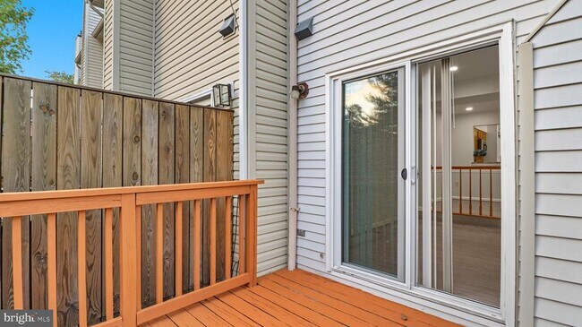 Building Photo - 15526 Owens Glen Terrace
