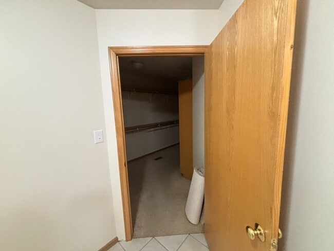 Building Photo - Beautiful 3 bed 3 bath duplex located in quiet neighborhood!