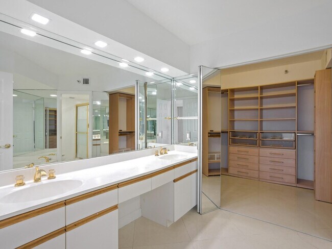 Building Photo - 3530 Mystic Pointe Dr