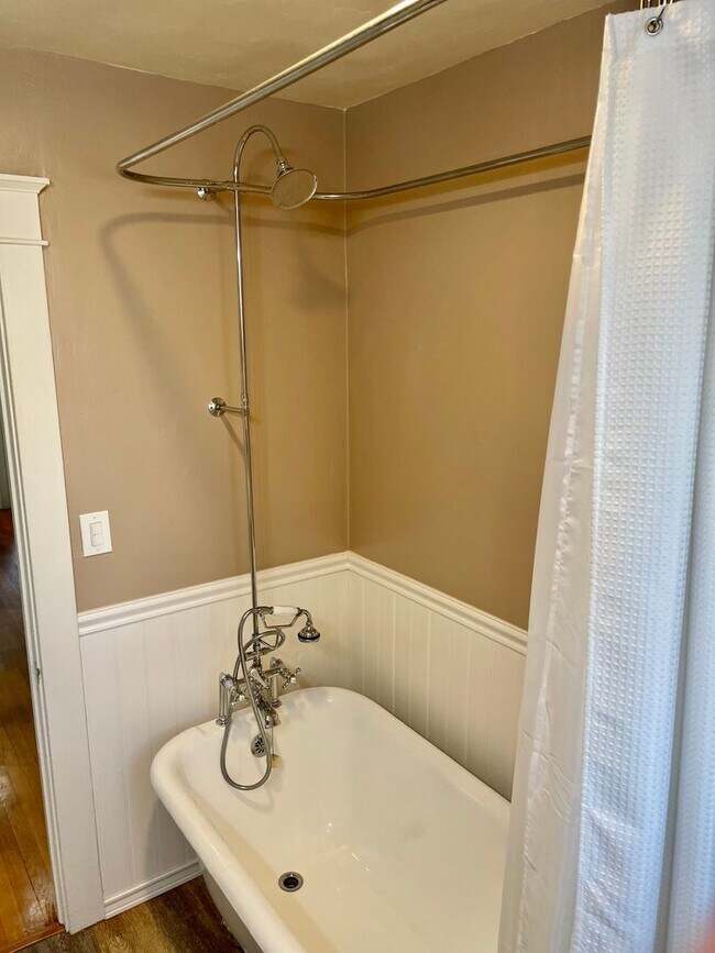 Building Photo - Classic NorthPark Craftsman