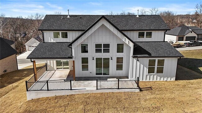 Building Photo - 2170 Hopkins Ln