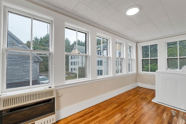 Building Photo - 86 Main St