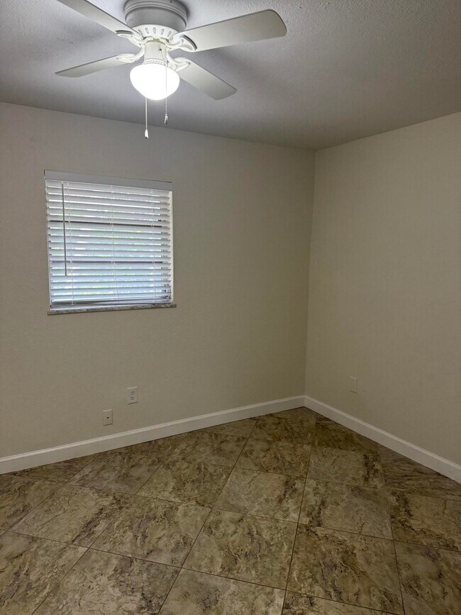 Building Photo - 11834 Greenbriar Cir