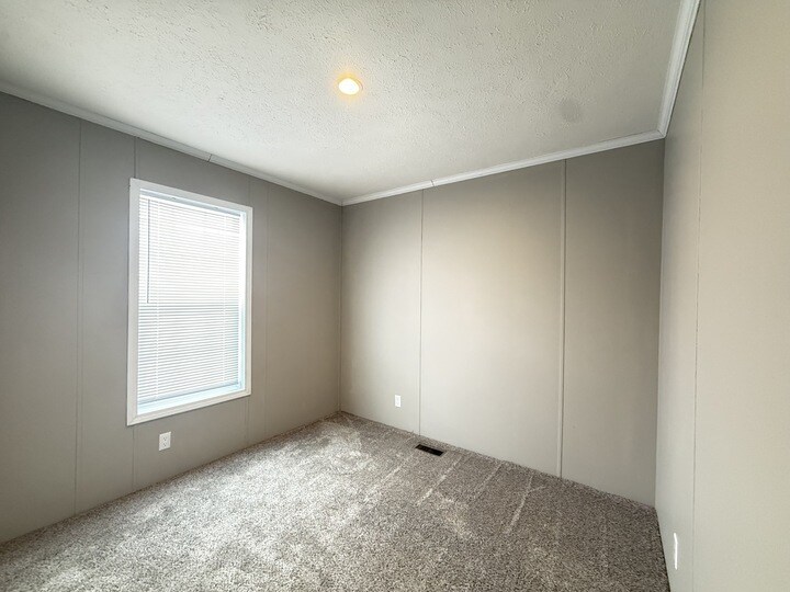 Building Photo - 10610 State Rte 762