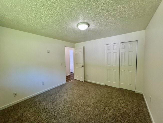 Building Photo - (#724) Duplex Near Squaxin Park - Water/Se...