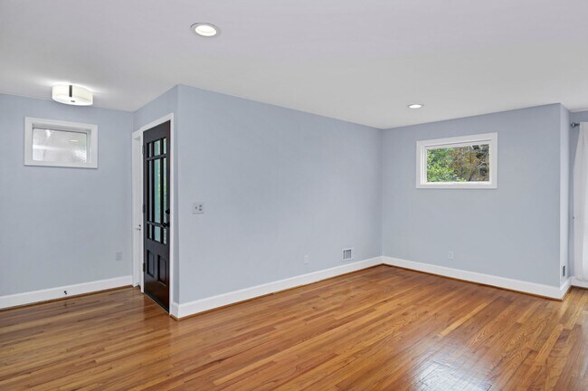 Building Photo - Prime Location! Beautiful Home Only Minutes to The Vista & Downtown