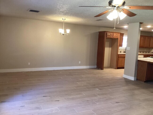 Building Photo - 2511 Peaceful Valley Dr