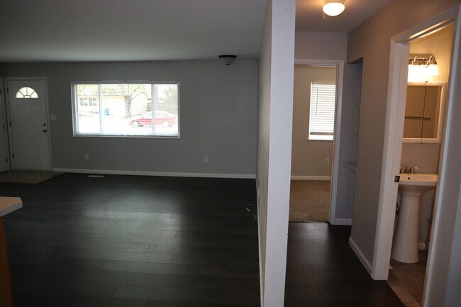 Building Photo - 524 N Impala Dr