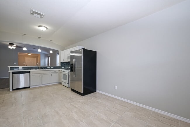 Building Photo - 26611 Marble Falls Bend