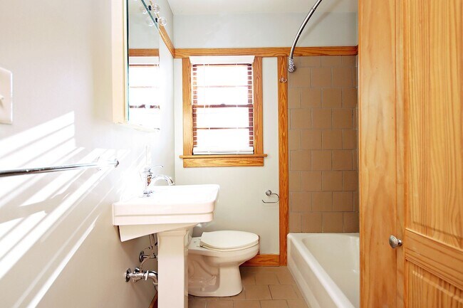 Building Photo - Updated Locust Grove Home