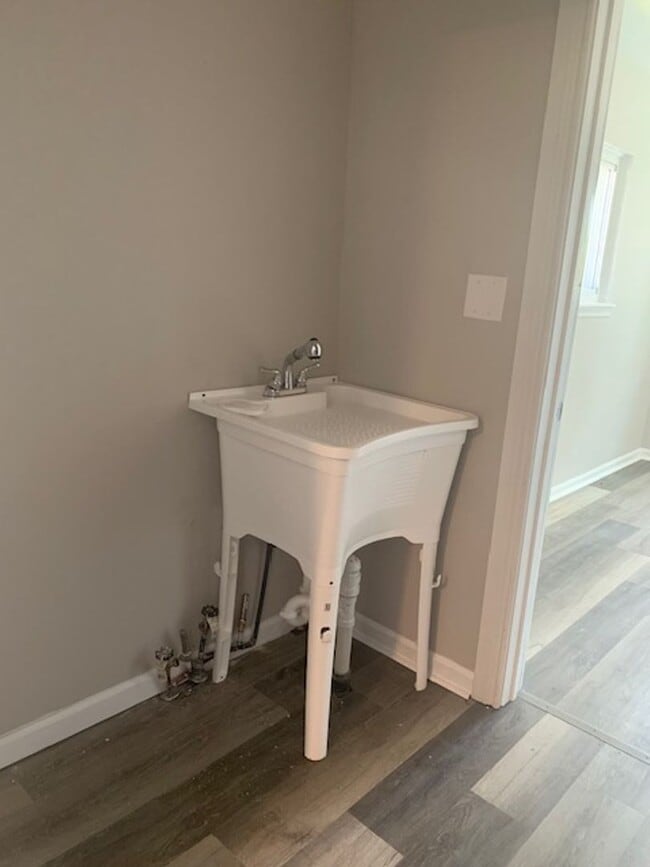 Building Photo - A Charm in Hazel Park