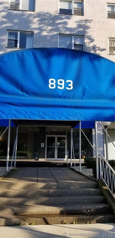 Building Photo - 893 Farmington Ave