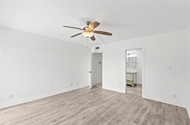 Building Photo - 2304 Lucaya Ln