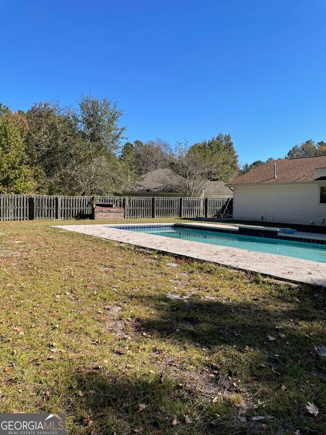 Building Photo - 211 N Woodvalley Dr