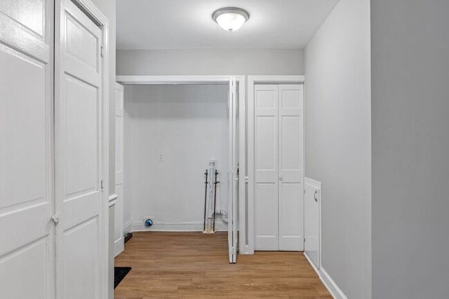 Building Photo - Updated Home- Near State Street! LR, DR, J...