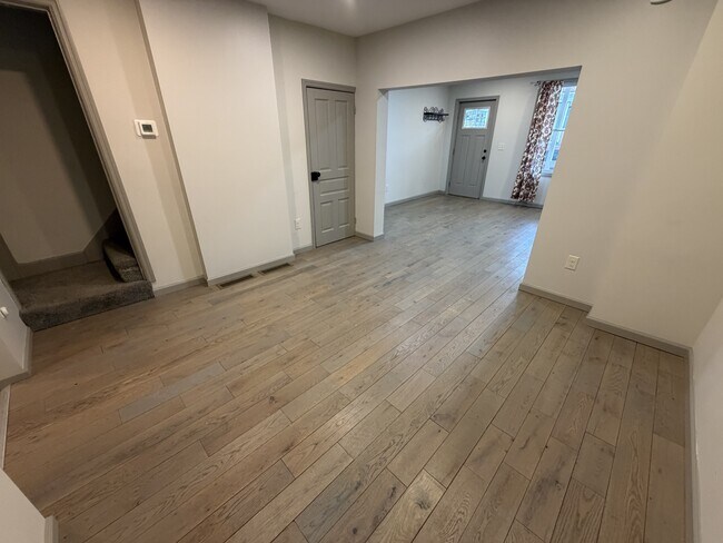 Building Photo - 34 N Lee St