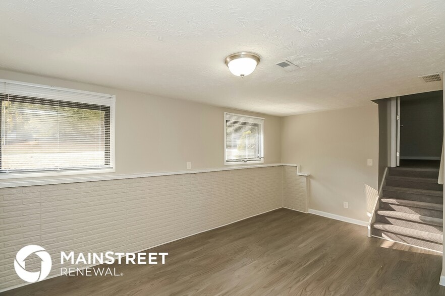 Building Photo - 7180 Buck Creek Dr