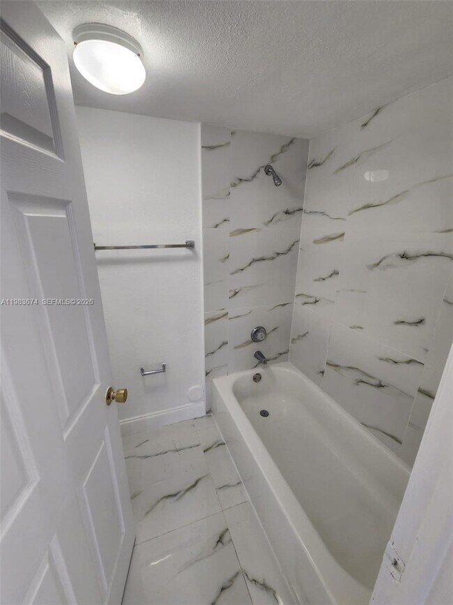 Building Photo - 9845 Nob Hill Ct