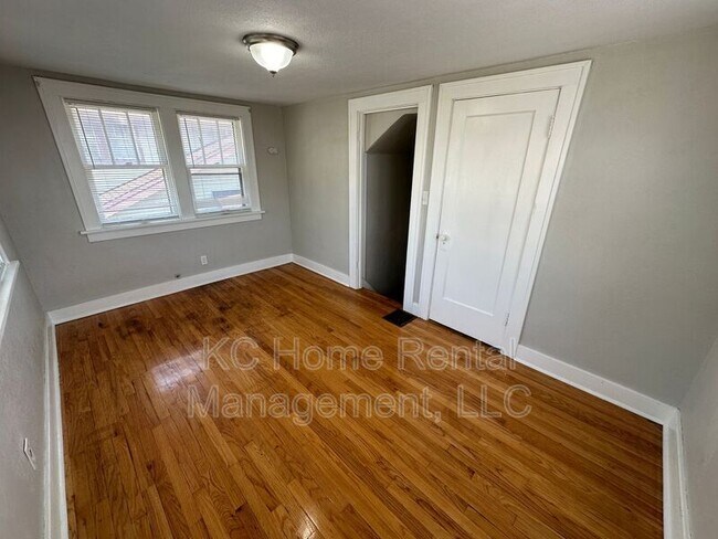 Building Photo - 402 Van Brunt Blvd