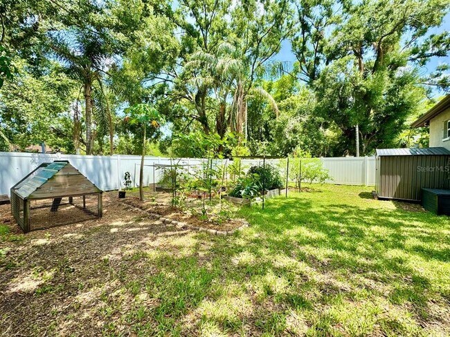Building Photo - 8424 N Packwood Ave