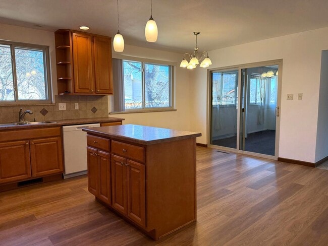 Building Photo - Open and Bright 3BD Home in Desirable Boulder Neighborhood