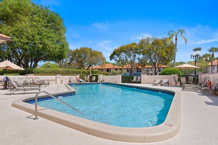 Building Photo - 350 E Club Cir