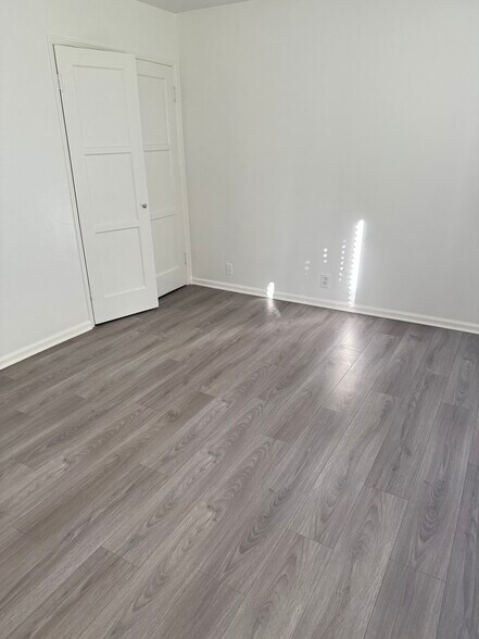 Building Photo - 607 N Rosemary Ln