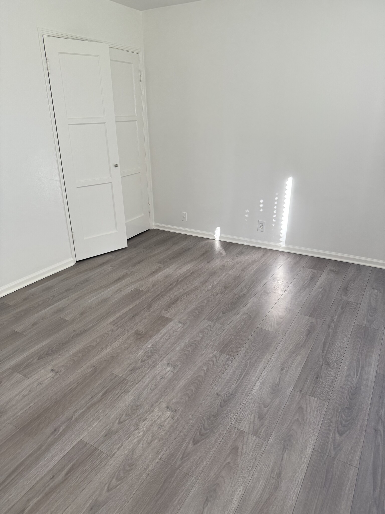 Building Photo - 607 N Rosemary Ln