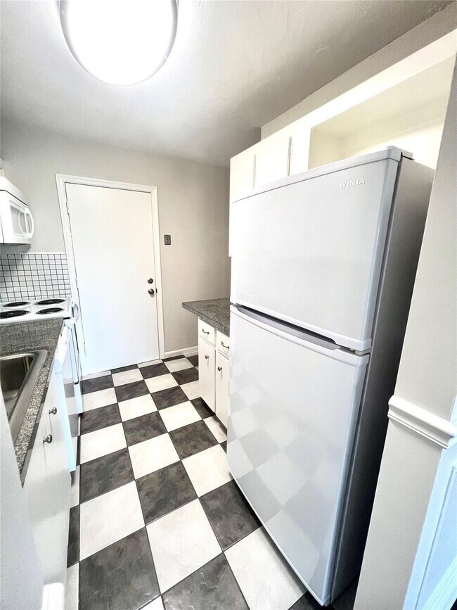 Building Photo - 2270 NE 68th St