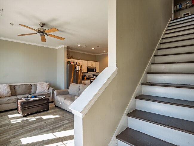 Building Photo - Rowandale