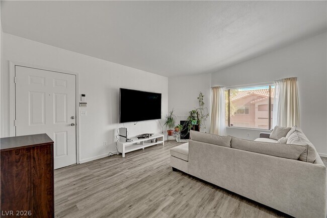 Building Photo - 8450 Alta Dr