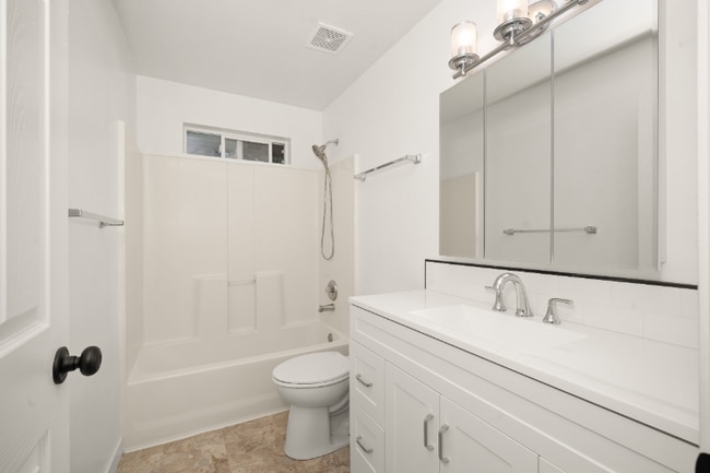 Building Photo - 1522 W Tenth Ave