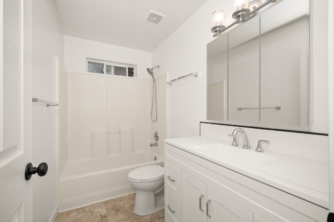 Building Photo - 1524 W Tenth Ave