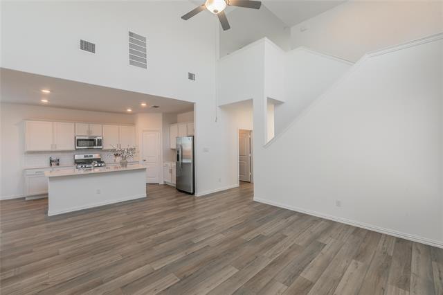 Building Photo - 1275 W Yarrow Ave
