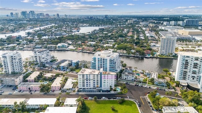 Building Photo - 720 Bayshore Dr